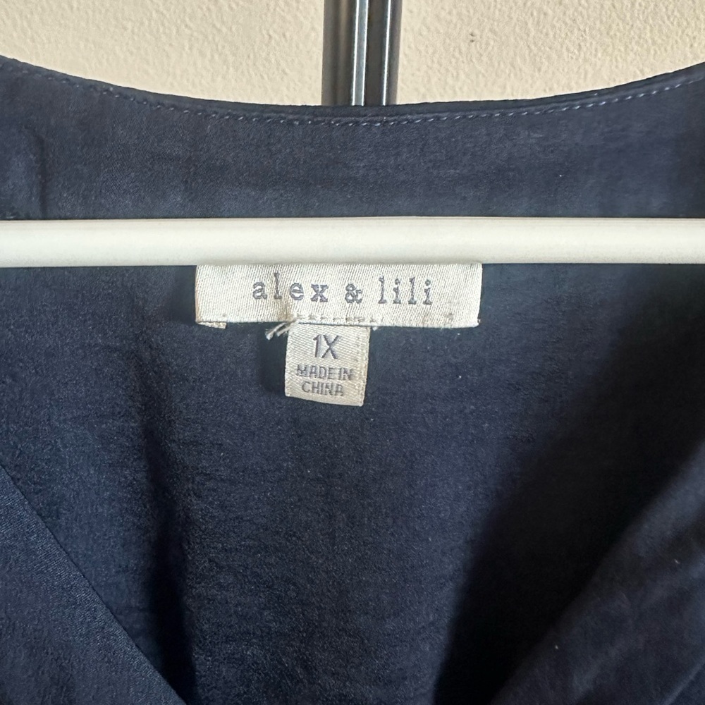 Alex&Lili Navy V-Neck Sleeveless Blouse - Picture 6 of 6